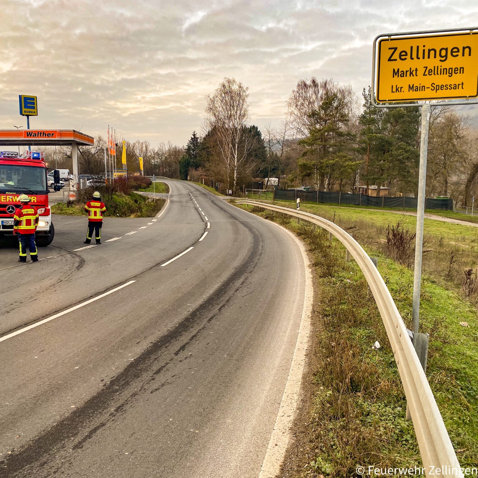 2023 11 THL 1 Straße reinigen Freiwillige Feuerwehr Zellingen